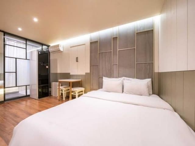 VIP 2PC Styler - Check-In Sun-Fri 3PM, Sat 6PM