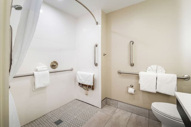 Standard Room, 2 Queen Beds, Mobility Accessible