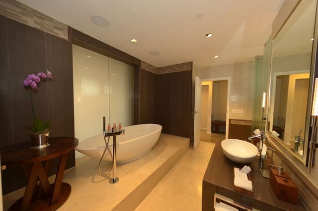 Junior Penthouse Suite