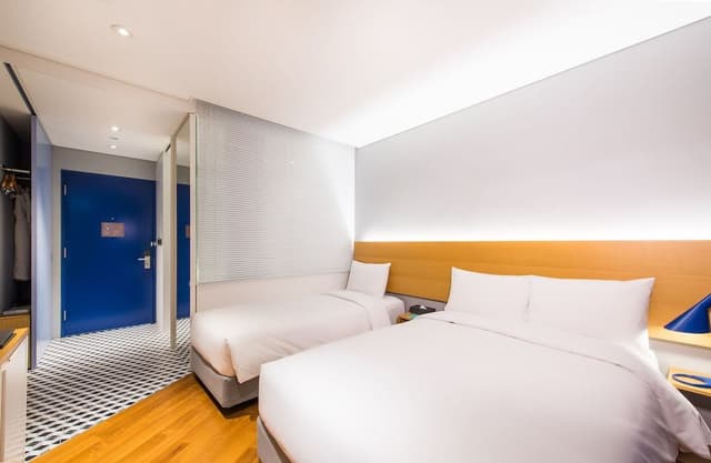 Deluxe Family Room