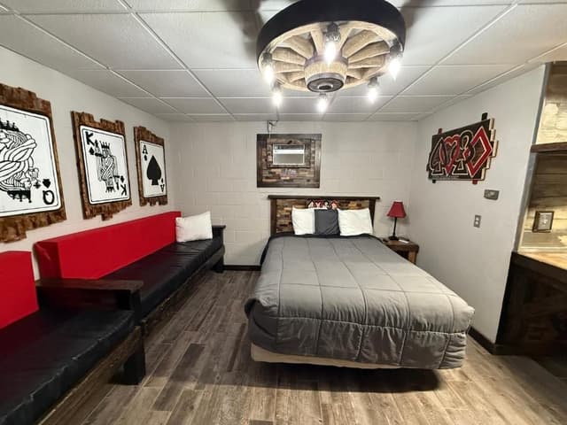 2 Queen Bed & 1 Full Bed