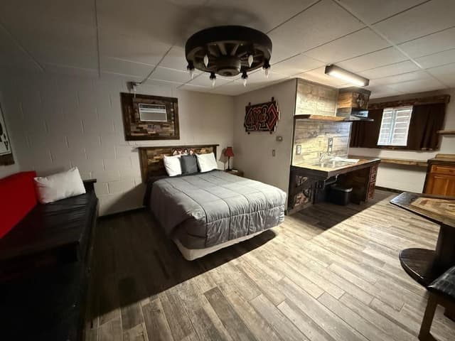 2 Queen Bed & 1 Full Bed