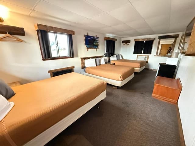 3 Queen Bed