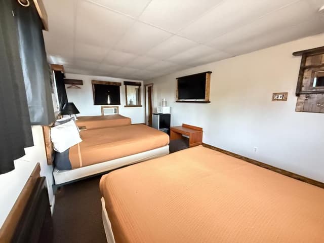 3 Queen Bed