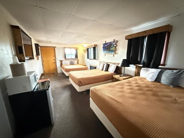 3 Queen Bed