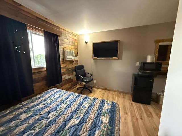 2 Queen Beds with Sofa Bed