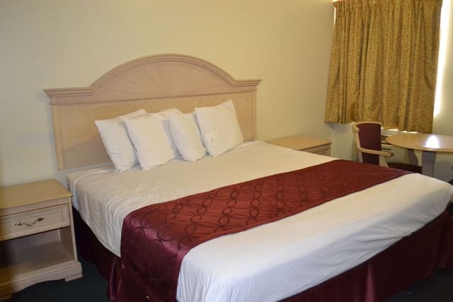 Standard Room, 1 King Bed