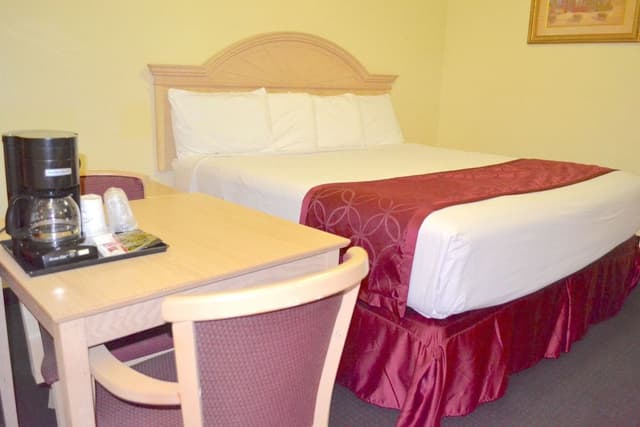 Standard Room, 1 King Bed