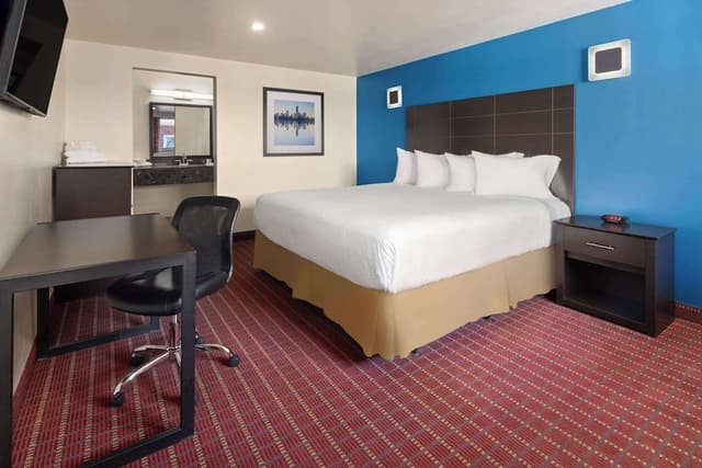 Room, 1 King Bed, Non Smoking