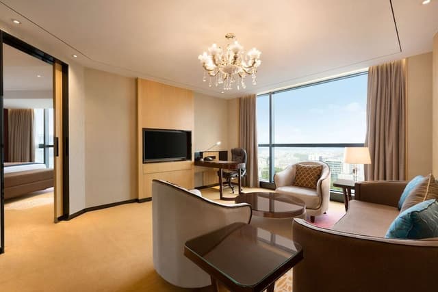 Luxury Room, 1 King Bed, Smoking