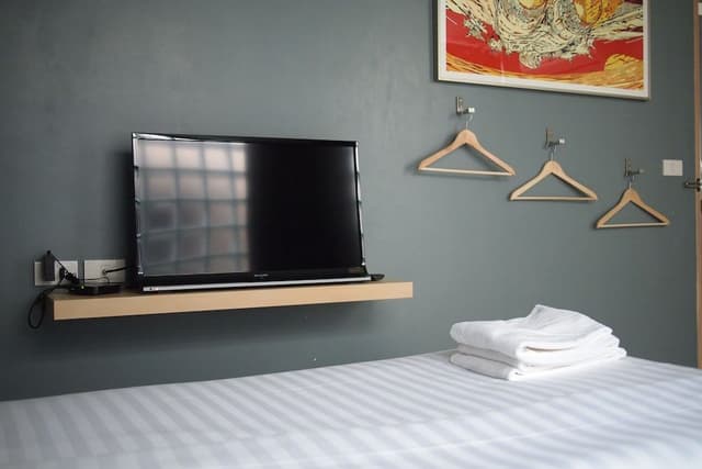 WXL Superior: King Room with Private Bathroom