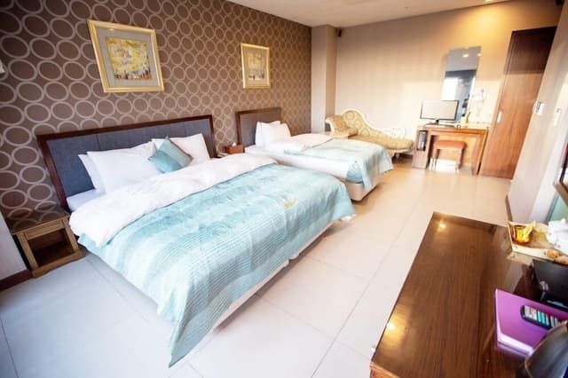 Junior Twin Room