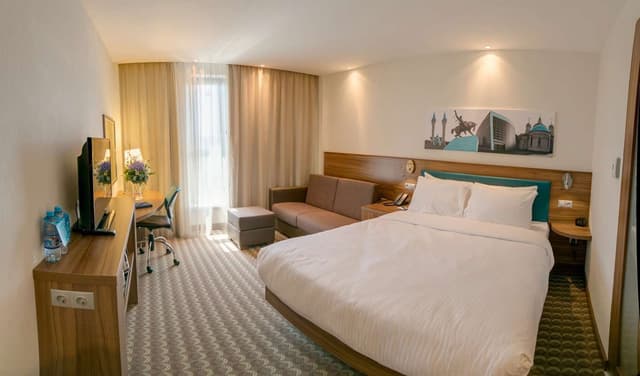 QUEEN ROOM WITH SOFA BED