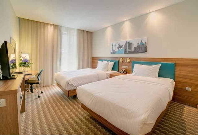TWIN ROOM