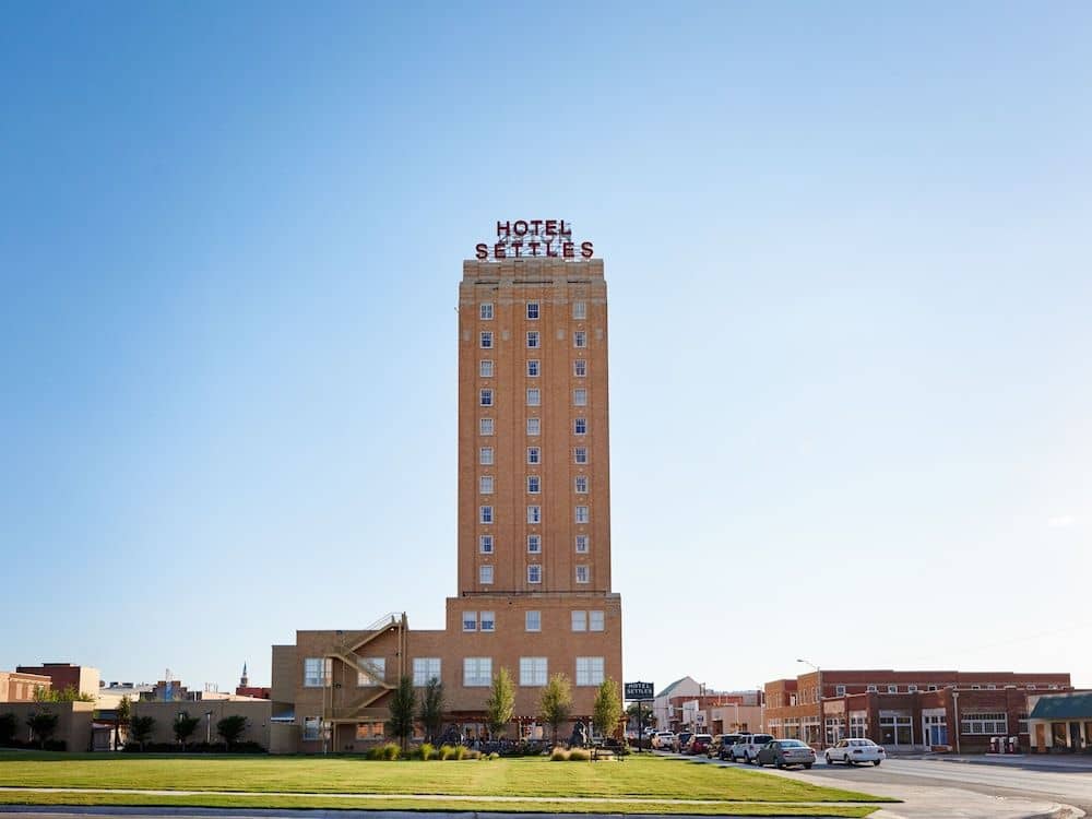 Hotel Settles Hotel Settles