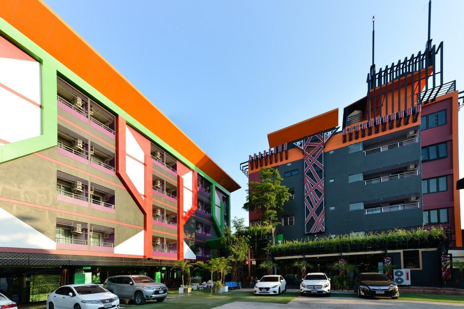 โรงแรมเดอะ เบรอตัน (มีเดีย) (The Breton Hotel (Media))0