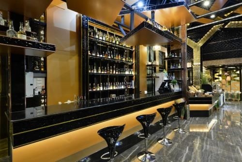 โรงแรมเดอะ เบรอตัน (มีเดีย) (The Breton Hotel (Media))3