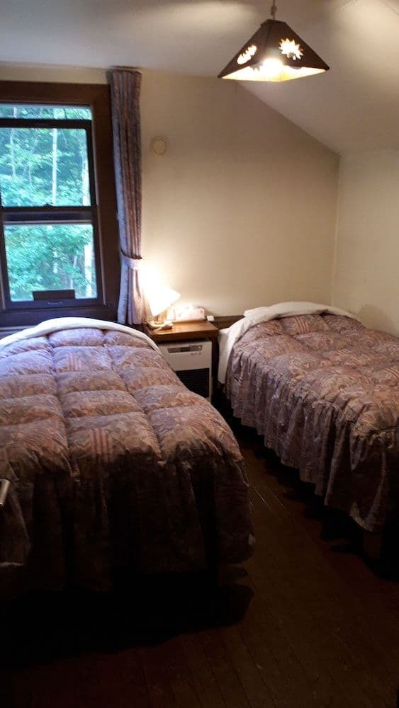 Standard Twin Room, Non Smoking (Possible to Ski back to hotel through forest from the Ski resort)