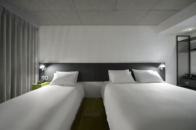Family Twin Room (Big Window / Netflix available)