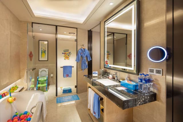 KING PREMIER ONE BEDROOM SUITE -LOUNGE ACCESS