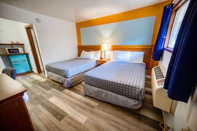 Basic Room, 2 Queen Beds, Non Smoking