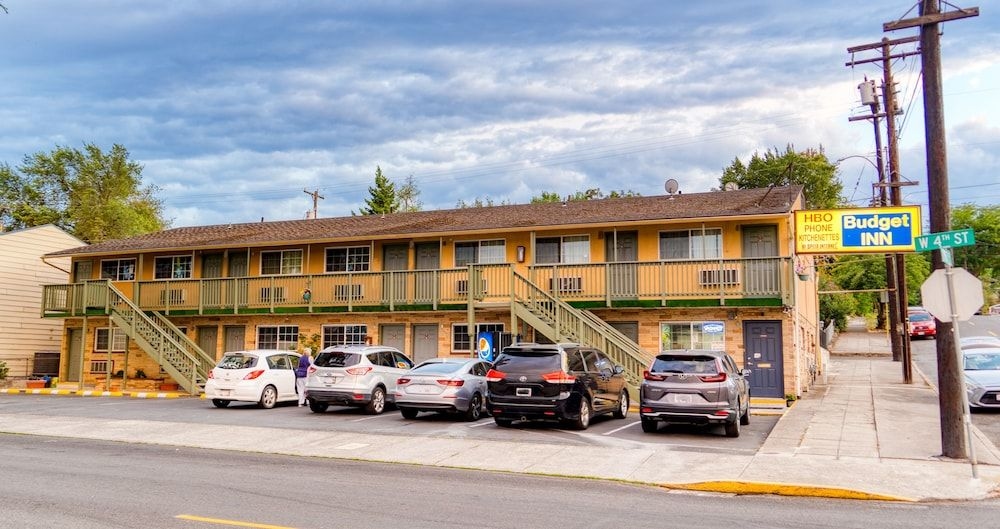 Budget Inn Motel1