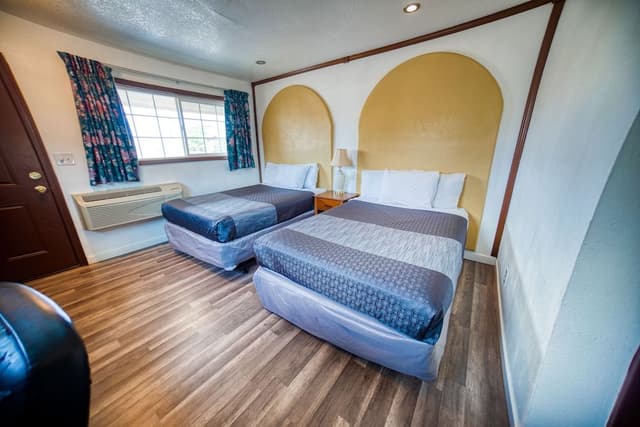 Basic Room, 2 Queen Beds, Non Smoking