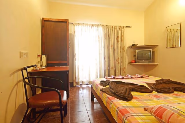 Room, Pool Area