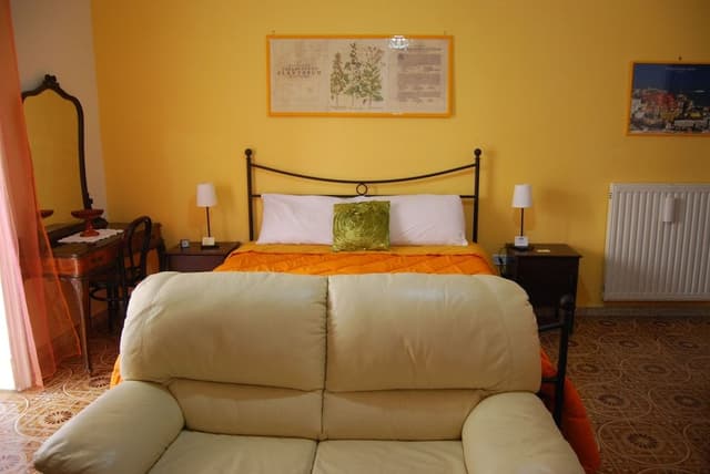 Comfort Room, 1 Queen Bed, City View