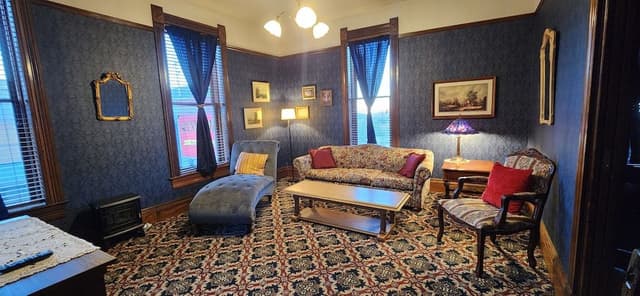 Deluxe Suite, 1 Queen Bed with Sofa bed, City View