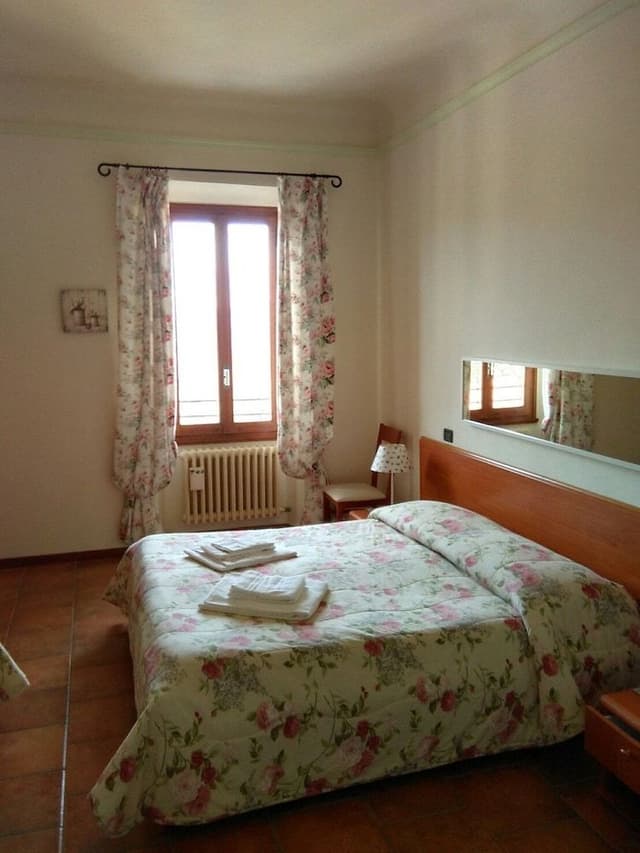 Triple Room, Hill View