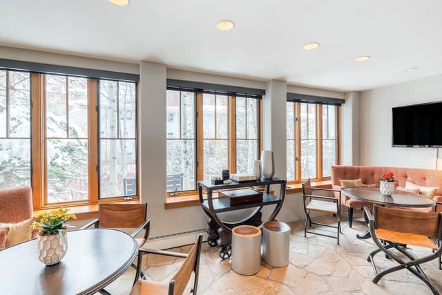 Condo, 2 Bedrooms