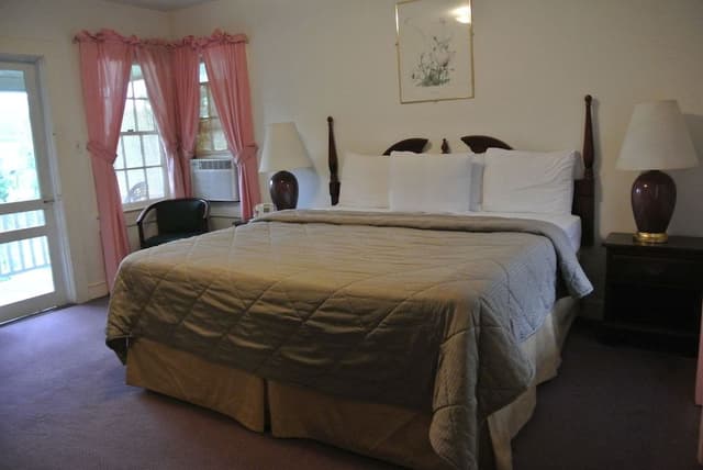 Standard Room, 1 King Bed