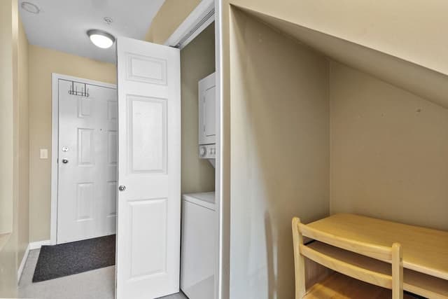 Basic Loft, 1 Queen Bed with Sofa bed, Courtyard Area