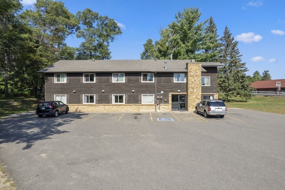 Pelican Lake Motel1