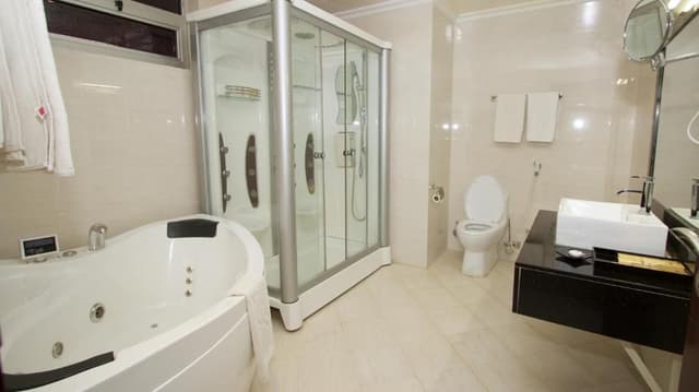 Deluxe Suite
