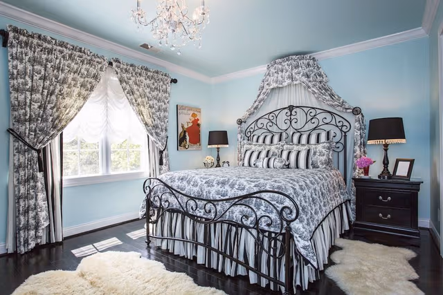 Luxury Room, 1 King Bed, Private Bathroom, Garden View
