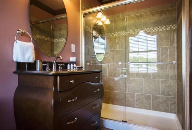 Deluxe Room, 1 Queen Bed, Ensuite