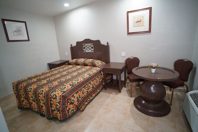 Single Room, 1 Queen Bed