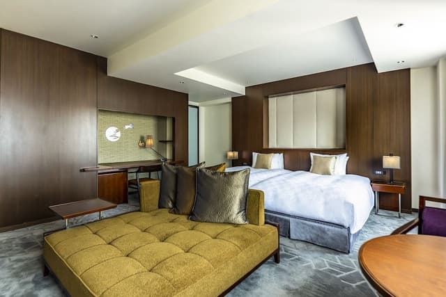 Junior Suite, Non Smoking (Premium Floor)