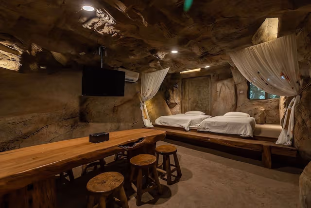 Deluxe Cave For 6 People
