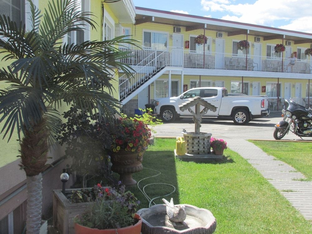 Travellers Motel3