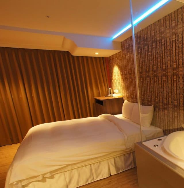 Luxury Room, Jetted Tub