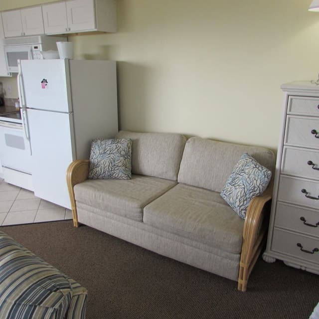 Studio, 2 Queen Beds, Partial Ocean View
