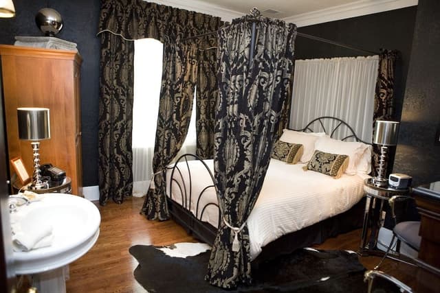 Standard Room, 1 Queen Bed