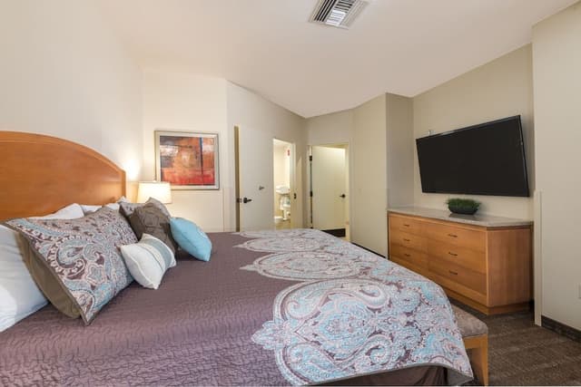 Luxury Suite, 1 King Bed, Balcony, Resort View