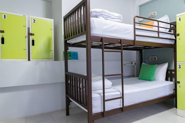 Twin Bed Private Share Bathroom