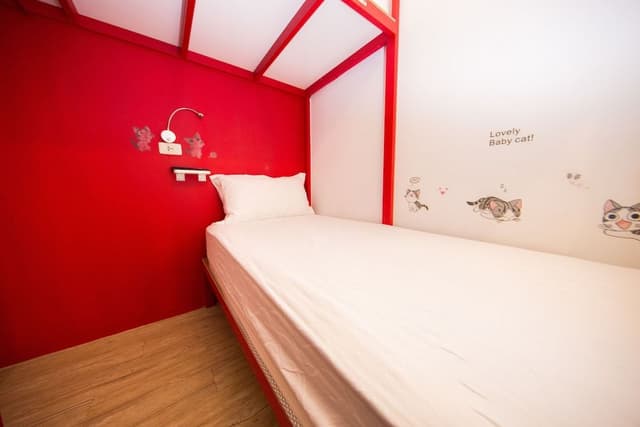 Economy Twin Room, 2 Twin Beds, Shared Bathroom