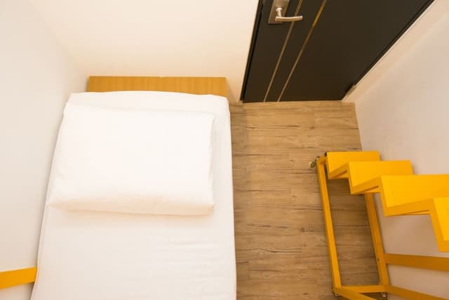 Economy Twin Room, 2 Twin Beds, Shared Bathroom