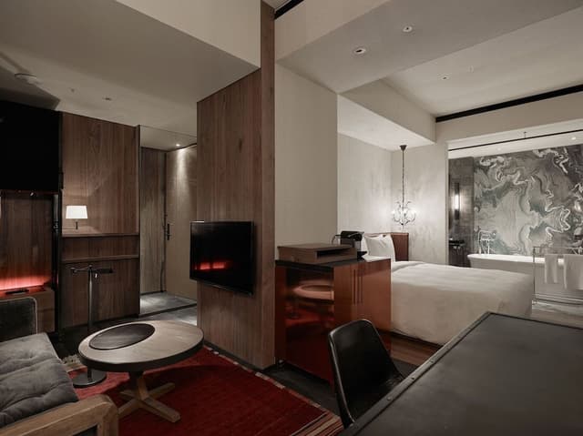 Room (Urban)